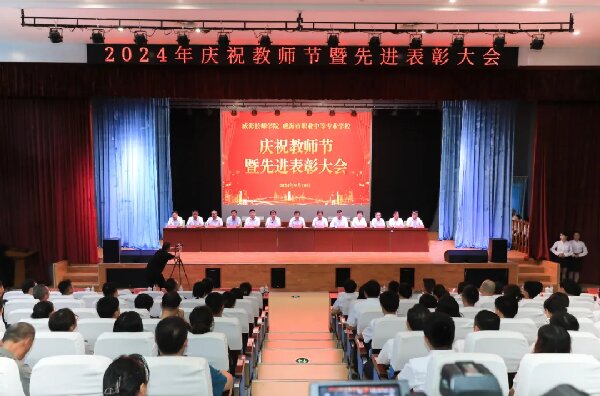 落实全国两会精神 | 质量提升①：铸魂强师兴教路 育德育才筑梦途