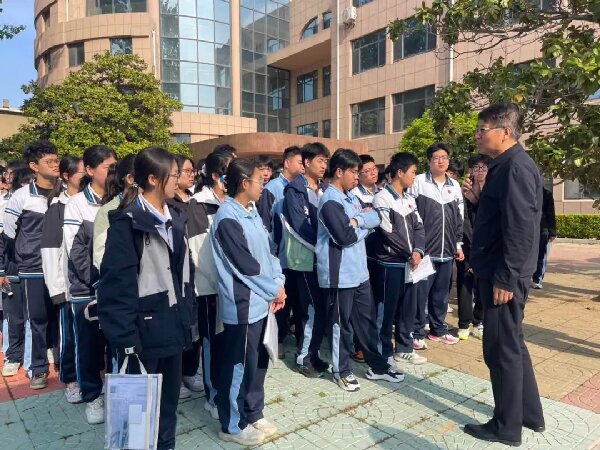 致2025春考考生：青春无畏，逐梦扬威