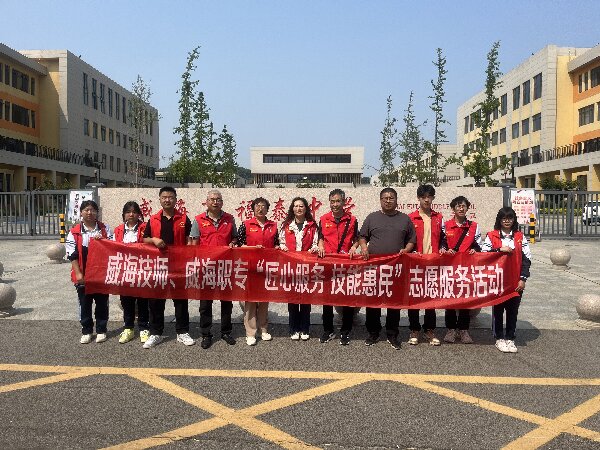 艾香传古韵 匠心润校园：双志愿服务活动共绘端午文化新篇
