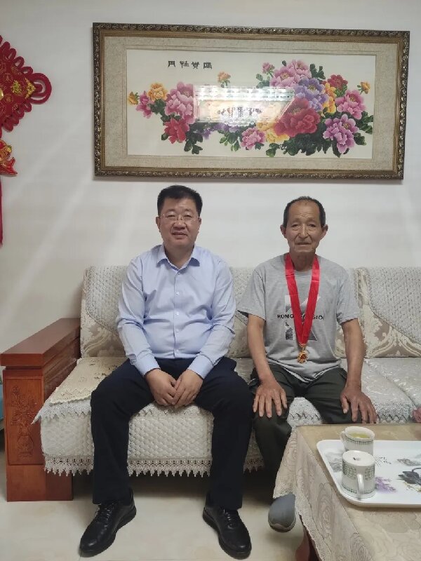 【红色浸润·匠心育人】心系老党员，端午“粽”关情——威海职专开展端午节慰问离退休老党员活动