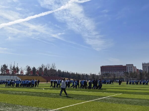 学校全面推进学生体质健康工作